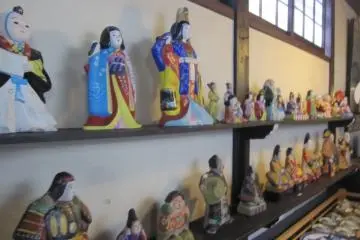 Locally made craft dolls (Photo: Justin W. Dart)