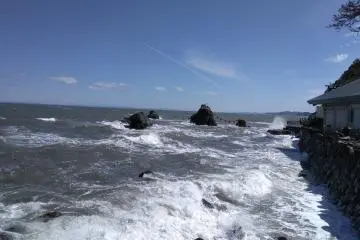 Approaching The Rocks 