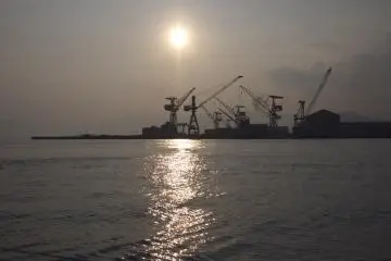 industrial hiroshima (cranes) (Photo: <a href="http://www.gethiroshima.com" target="_blank" rel="noreferrer noopener nofollow">gethiroshima</a>)