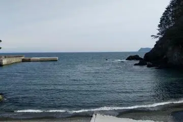 A small isolated beach along the route