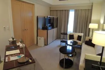<p>ห้องนั่งเล่นสำหรับ Ambassador Suite</p>