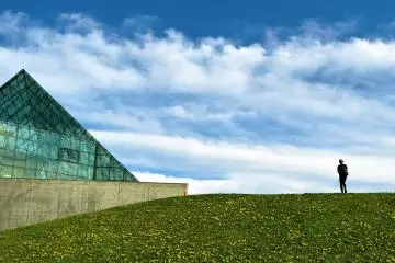 Moerenuma Park, Sapporo, Japan (Photo: <a href="https://www.flickr.com/photos/kaleydoscopic/18429336072" target="_blank" rel="noreferrer noopener nofollow">Kaley Portier</a> / <a href="https://creativecommons.org/licenses/by-nc/2.0/" target="_blank" rel="noreferrer noopener nofollow">CC BY-NC 2.0</a>)