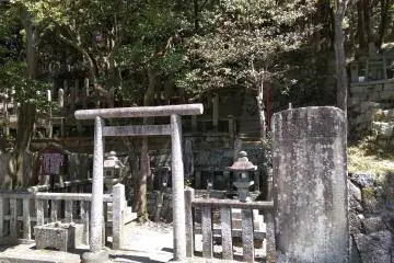 Shrine for a martyr 