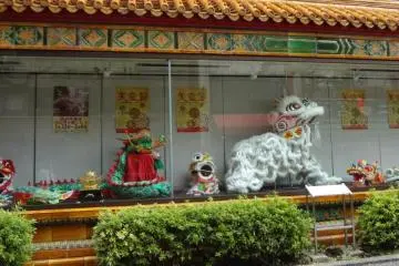 A display case inside Chinatown