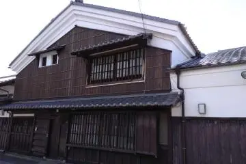 Typical scene in the sake district