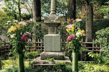The grave of Minamoto Yorimasa, Byoudou-in.