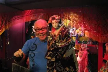 Tsujimura-san demonstrating his puppet 