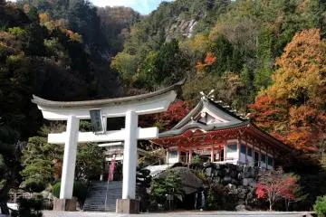 Meotogi Shrine Himenomiya in the village