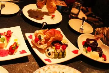 The desserts are cute, girly and all Alice in Wonderland themed. Best of all, they are delicious!
