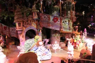"Believe" is a live performance that celebrates love, kindness and friendship! Watch Hello Kitty, Pochacco, Little Twin Stars and friends dance and sing.