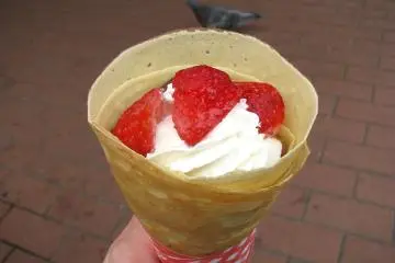 Crepes with creme and strawberry