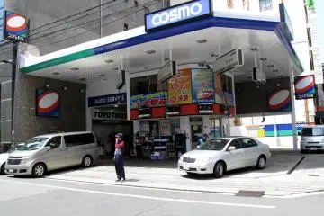 Overhead pumps at Cosmo  (Photo: <a href="https://www.flickr.com/photos/dugspr/3548283580/in/photolist-9Z1vn5-m42ww-tRSE3-aaPKi-7muixY-nFcqqW-kCsgN-JnqJd-8p8PAR-arRX9n-8p8P7H-6pxT67-reCyG-6ptH8T-N3W2z-ST7tnS-Rx82du-od8GxX-od8GFT-od4Gzq-6UptwB-7XcZXr-7XgeF9-7Xgezj-nDN4aj-nVEdBD" target="_blank" rel="noreferrer noopener nofollow">Douglas Sprott</a> / <a href="https://creativecommons.org/licenses/by-nc/2.0/" target="_blank" rel="noreferrer noopener nofollow">CC BY-NC 2.0</a>)