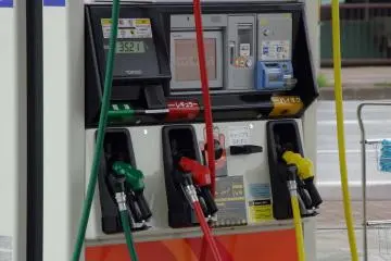 Different gas pumps side by side (Photo: <a href="https://www.flickr.com/photos/28127145@N06/3179522116/" target="_blank" rel="noreferrer noopener nofollow">Stuart</a> / <a href="https://creativecommons.org/licenses/by-nc/2.0/" target="_blank" rel="noreferrer noopener nofollow">CC BY-NC 2.0</a>)
