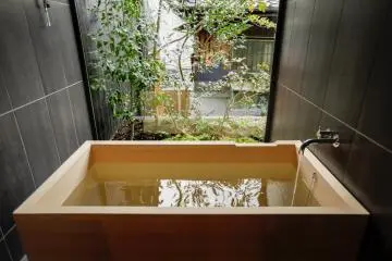 Private onsen attached to a room (Photo: YOSHIHITO OZAWA)