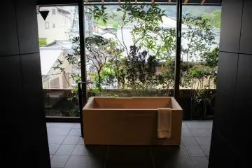 Private onsen bath with Kyoto street views