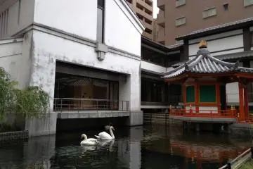 Bath pond of a prince