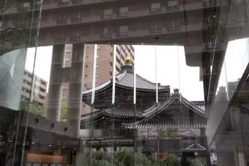 Rokkakudo behind glass