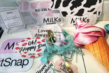 Lots of photo props - perfect for Instagram!