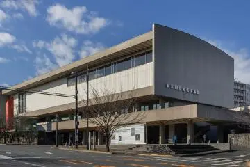 Entrance to the National Museum of Modern Art in Tokyo (Photo: <a href="https://commons.wikimedia.org/wiki/File:National_Museum_of_Modern_Art_Tokyo.jpg" target="_blank" rel="noreferrer noopener nofollow">Kakidai</a> / <a href="https://creativecommons.org/licenses/by-sa/4.0/deed.en" target="_blank" rel="noreferrer noopener nofollow">CC BY-SA 4.0</a>)