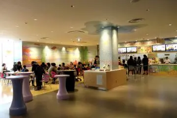 The aquarium's cafe