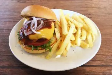 Delicious cheeseburger