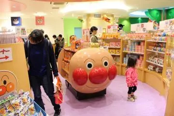 Kids can play with toys in the shop