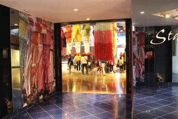 The size of decorations is enormous!