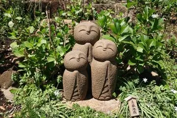Hasedera temple statues