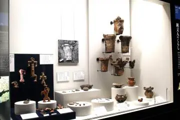 The display of ancient pottery