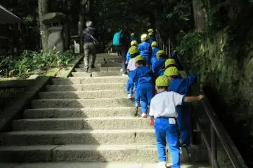 A group of school children visiting Yamadera