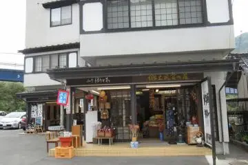 A souvenir shop on the way to Yamadera Station