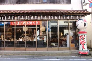 One of the kokeshi shops