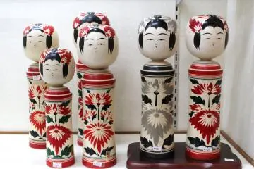 Souvenir shop with works by local artists