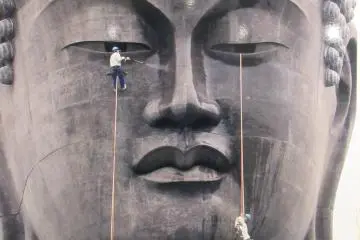 The photo displayed inside the statue