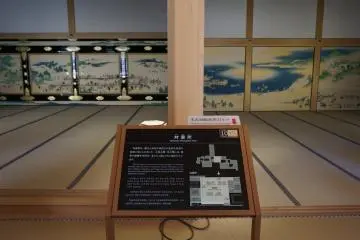 Despite the enormous size, visitors will never miss even the smallest corners of Honmaru Goten because the visitors route is really clear and in order. Each rooms are also complemented with information panel for visitors to discover more of the history and usage of the rooms.