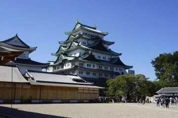 Stepping out of the palace building and you will be greeted by the main keep!