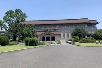 The view of the Honkan building as soon as you walk through the main gate.