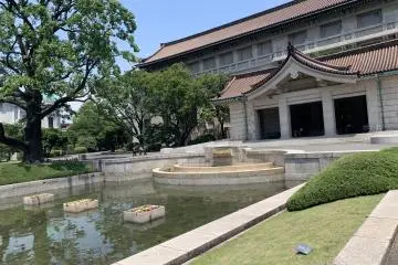 An up-close shot of Hankon and the pond in front of it.