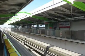 Alight here at Tachihi Station on the Tama Toshi Monorail Line 
