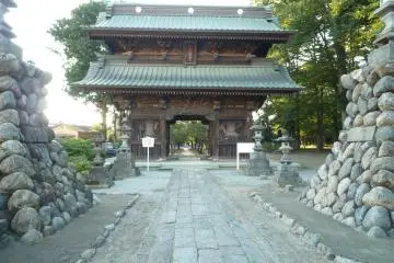 The massive block of architecture, Kiso gate