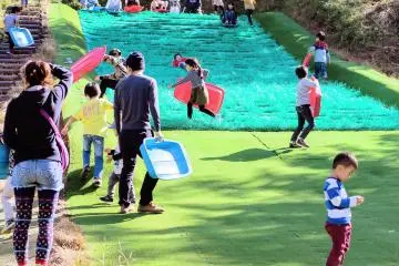 Among its attractions is the highly popular grass slides. There are two. One for smaller children and one for all ages. The sleds you use to slide are free to borrow and there is no cover charge to play.