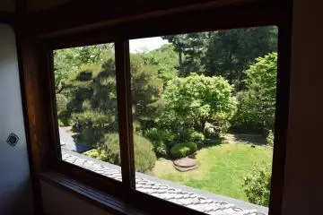 Vista del jardín de una de las villas