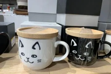 Kitty mugs with lids