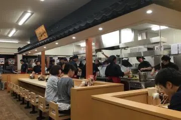 Watch your meal freshly prepared by an enthusiastic team.