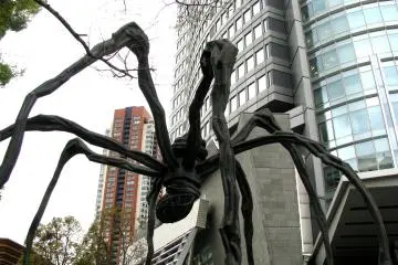'Maman' - a recreation of the sculpture by American artist Louise Bourgeois, Roppongi Hills, Tokyo
