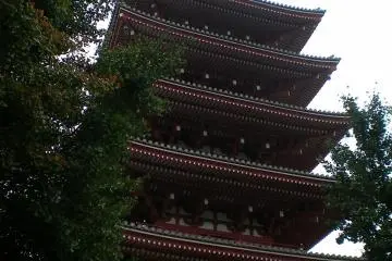 <p>Pagoda lima lantai di sebelah Sensoji</p>