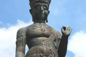 A closer look at the bronze statue