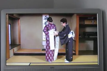 TV demonstration of kimono dressing