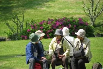 Ladies on a trip, all wearing hats