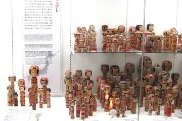 A collection of kokeshi